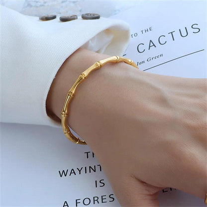 Gelang Bangle Titanium Wanita Motif Bambu – Elegan, Anti Karat, Couple Style perhiasandirect