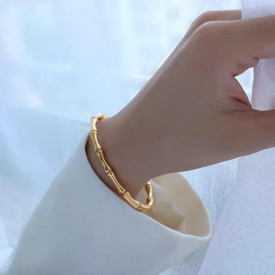 Gelang Bangle Titanium Wanita Motif Bambu – Elegan, Anti Karat, Couple Style perhiasandirect