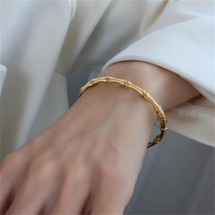 Gelang Bangle Titanium Wanita Motif Bambu – Elegan, Anti Karat, Couple Style