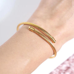 Gelang Bangle Wanita Titanium – Model Twist Basic, Elegan & Anti Karat