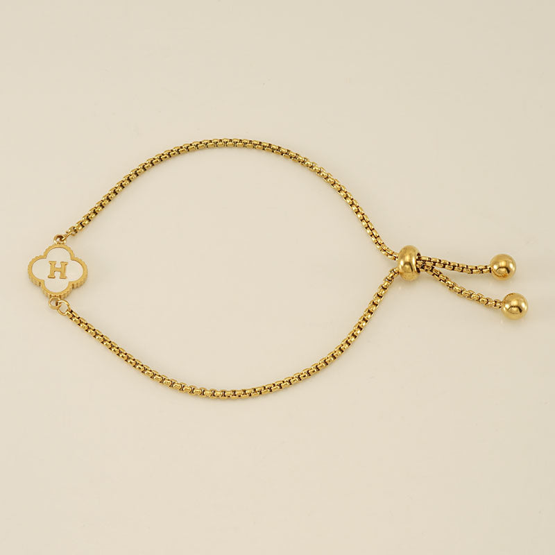 Gelang Fashion Four-Leaf Lucky Clover Huruf Inisial Nama Anda Berlapis Emas Dapat Disesuaikan - perhiasandirect
