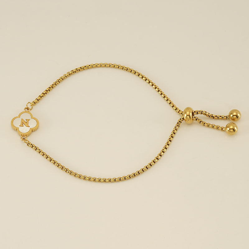 Gelang Fashion Four-Leaf Lucky Clover Huruf Inisial Nama Anda Berlapis Emas Dapat Disesuaikan - perhiasandirect