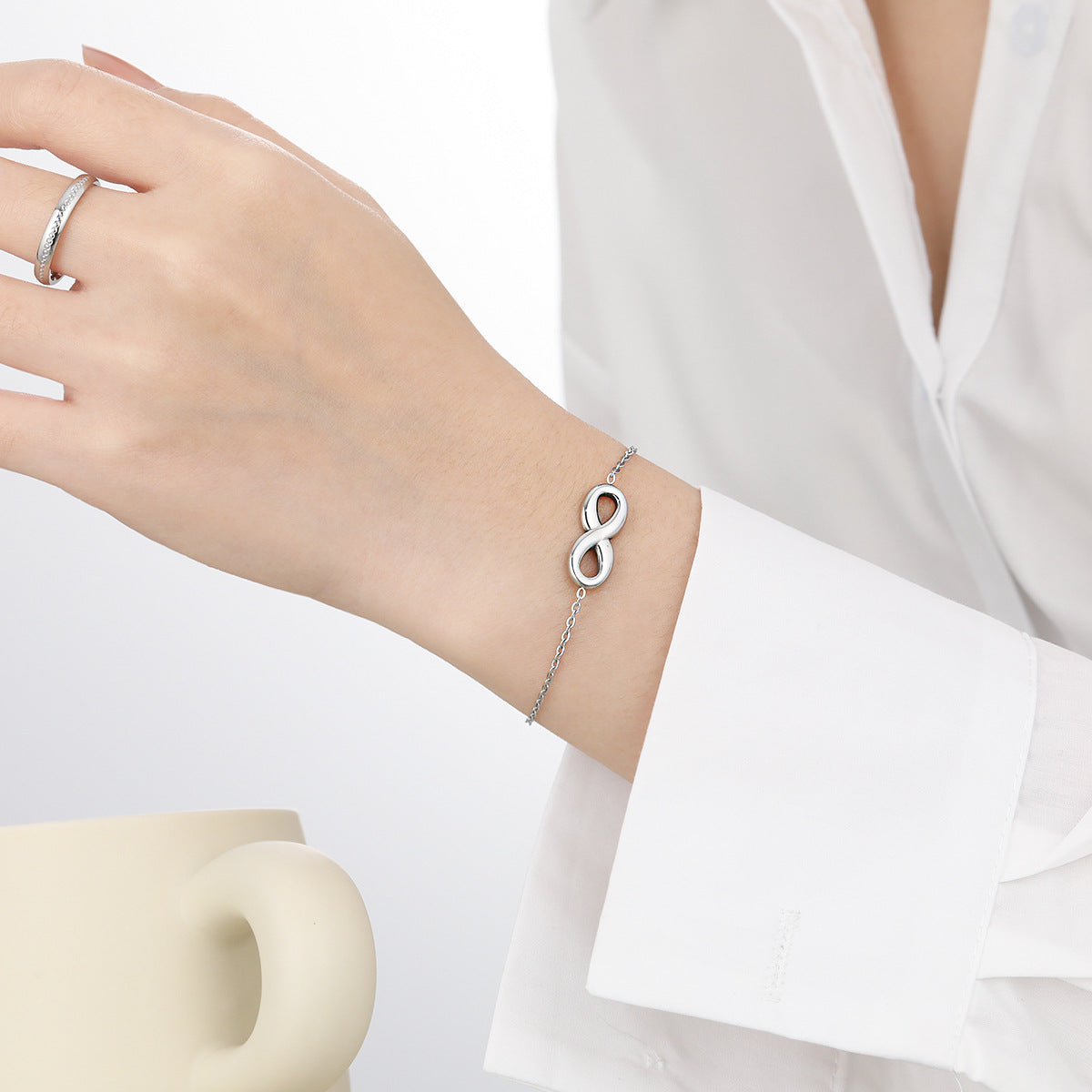 Gelang Infinity Wanita Titanium – Anti Karat, Elegan Gaya Korea perhiasandirect