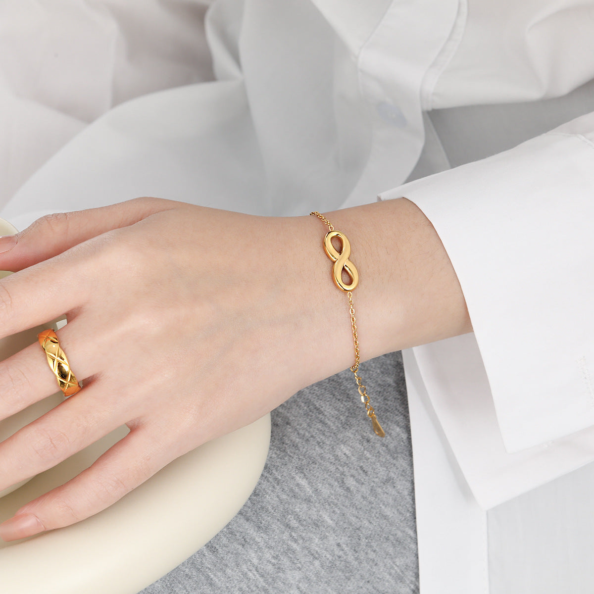 Gelang Infinity Wanita Titanium – Anti Karat, Elegan Gaya Korea perhiasandirect