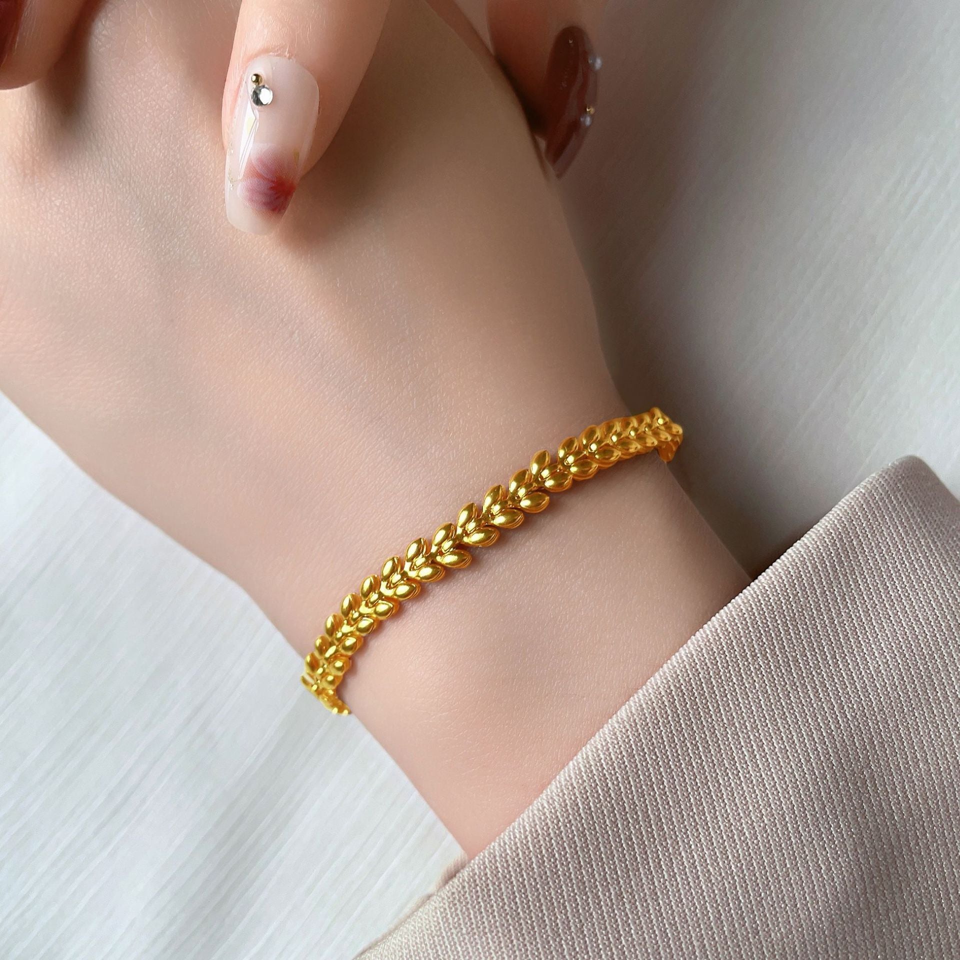Gelang Telinga Gandum Emas – Desain Eksklusif, Titanium Mewah Ringan perhiasandirect