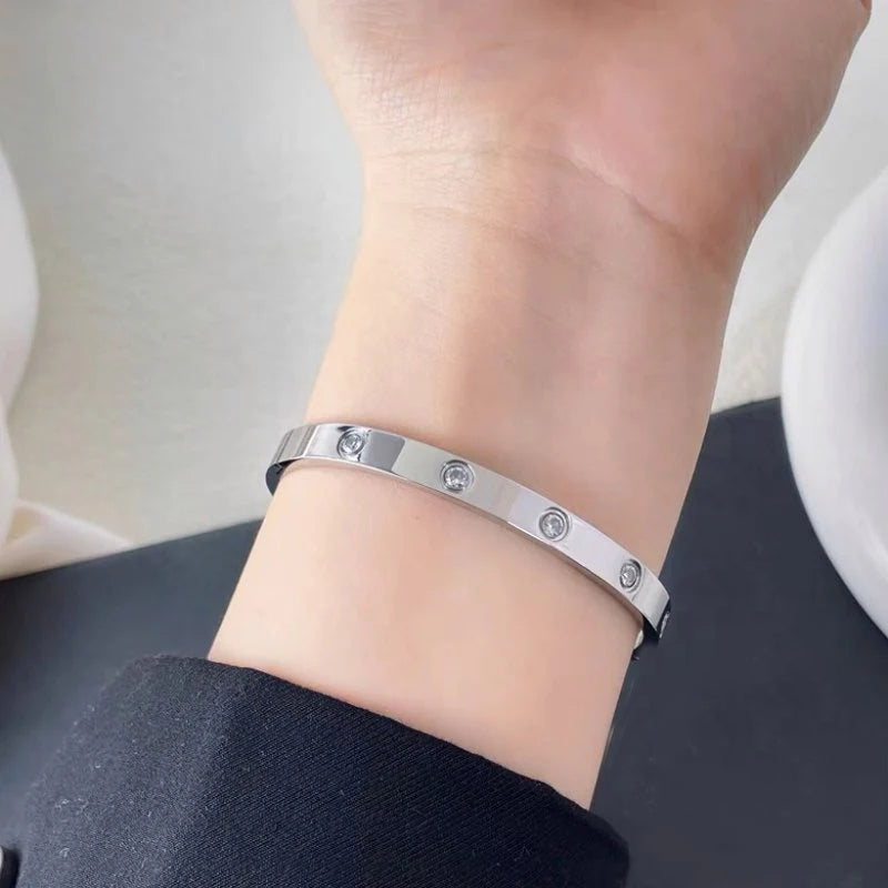 Gelang Titanium Embos Permata Aksesiris wanita trending elegan,Grosir Harga Terbaik3