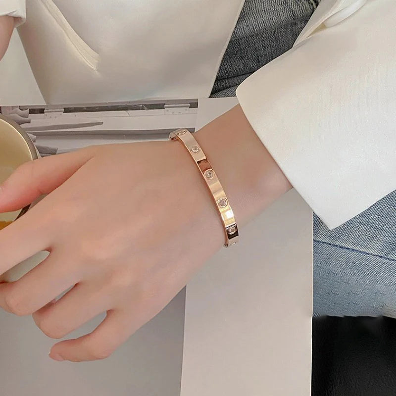 Gelang Titanium Embos Permata Aksesiris wanita trending elegan,Grosir Harga Terbaik4
