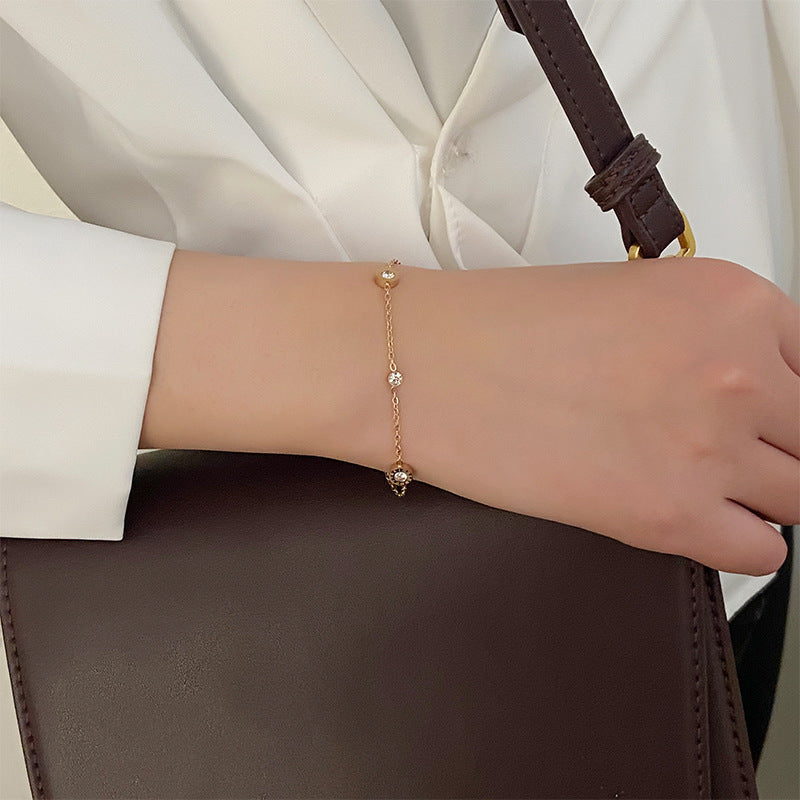 Gelang Titanium Sahabat Wanita – Desain Minimalis dengan Berlian Kecil perhiasandirect