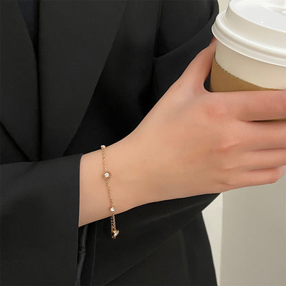 Gelang Titanium Sahabat Wanita – Desain Minimalis dengan Berlian Kecil perhiasandirect