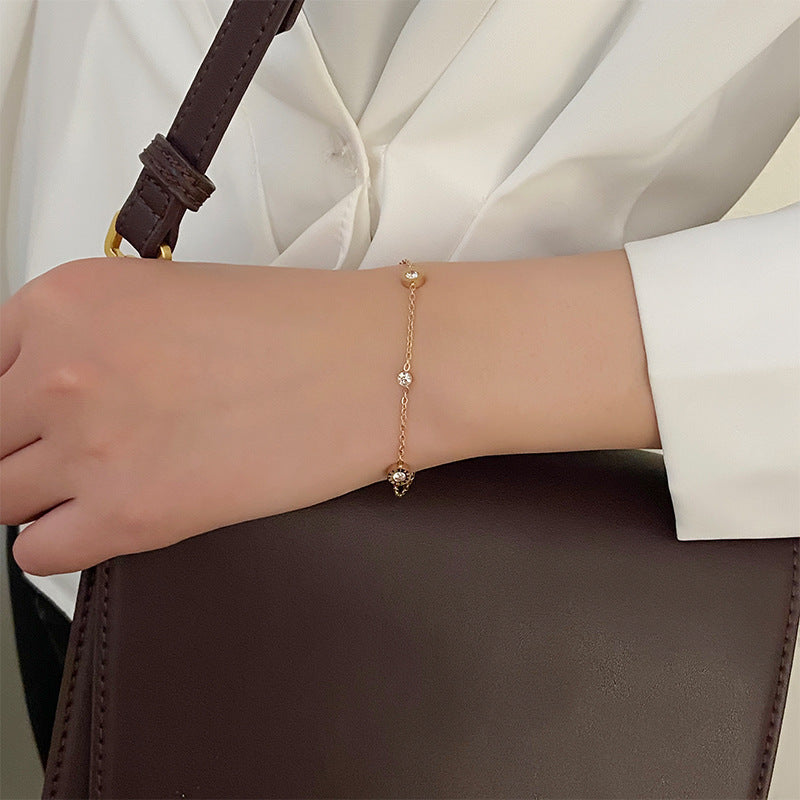 Gelang Titanium Sahabat Wanita – Desain Minimalis dengan Berlian Kecil perhiasandirect