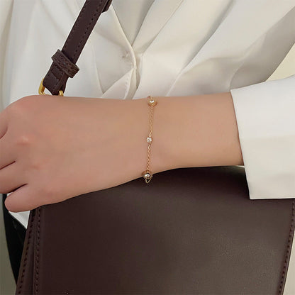 Gelang Titanium Sahabat Wanita – Desain Minimalis dengan Berlian Kecil perhiasandirect