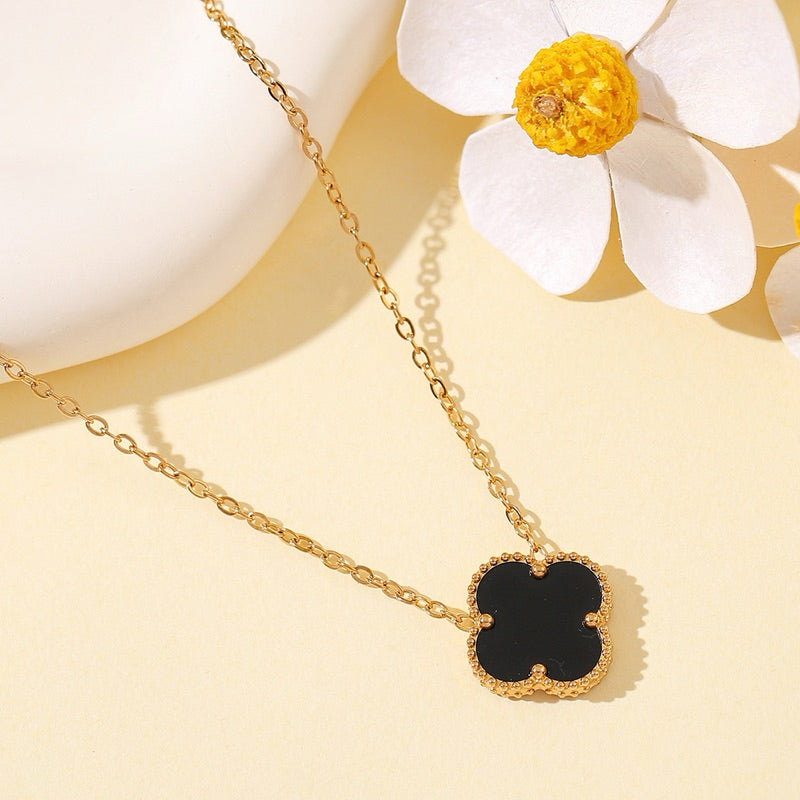 Kalung Four-leaf Clover 13mm Bolak-balik Titanium Anti Karat&Anti Luntur Harga Grosir - perhiasandirect