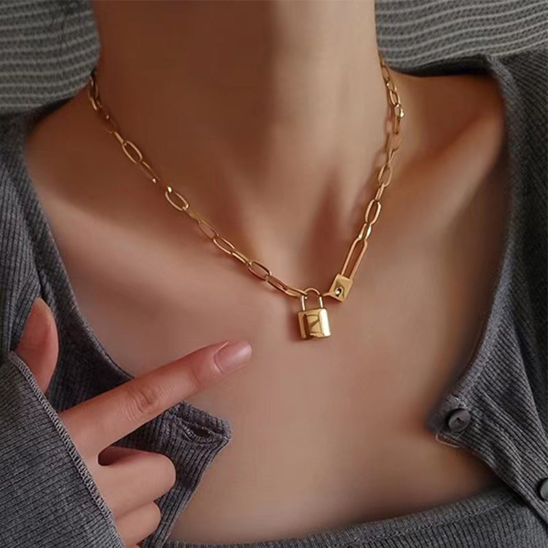 Kalung Wanita Peniti dengan Liontin Kunci Lapis Emas 18K - Stainless Steel, Elegan & Cocok untuk Hadiah! - 我的商店