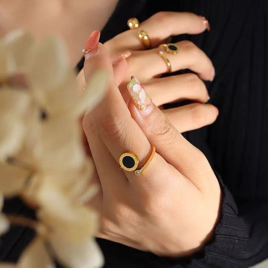 Cincin Pasangan Bulat Hitam Emas - Cincin Stainless Steel Anti Pudar | Perhiasan Hadiah Elegan - 我的商店