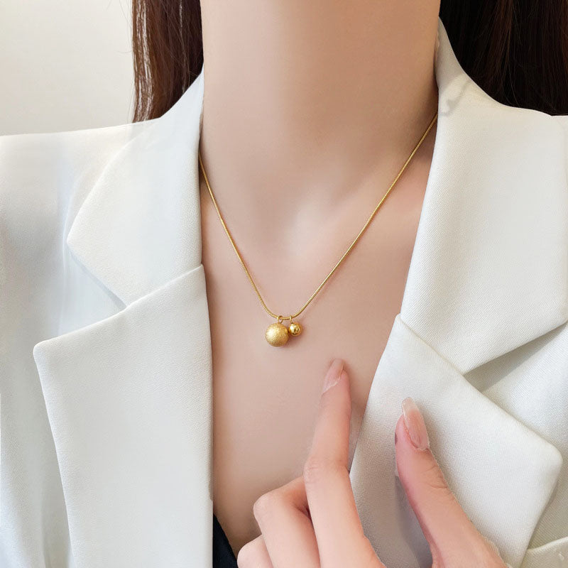 Kalung Bola Keberuntungan Emas 18K untuk Wanita – Perhiasan Stainless Steel Anti Karat Gaya Korea - 我的商店