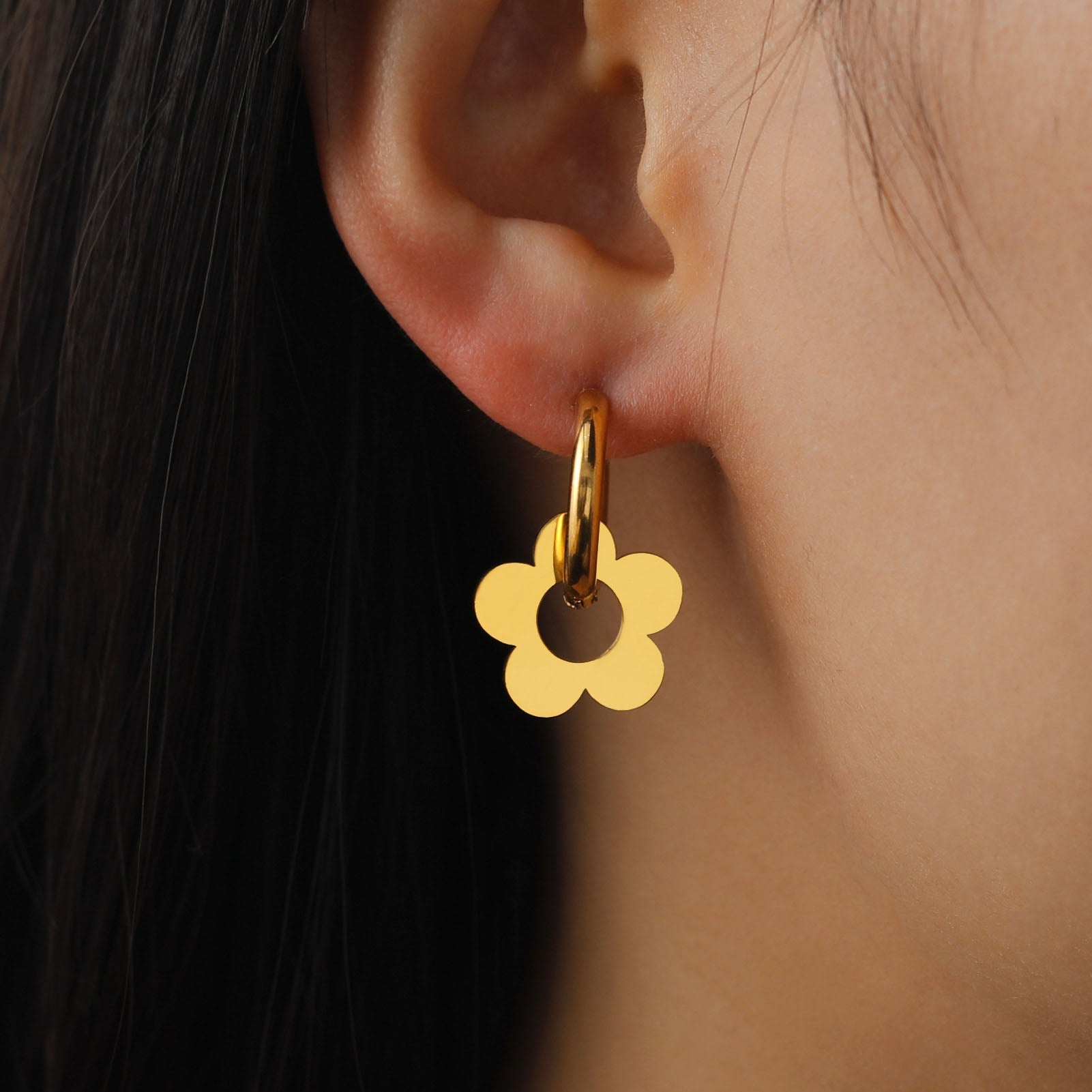 Anting Huggie Bunga Emas  – Stainless Steel Zirconia Kubik, Anting Stud Piercing Tulang Rawan 我的商店