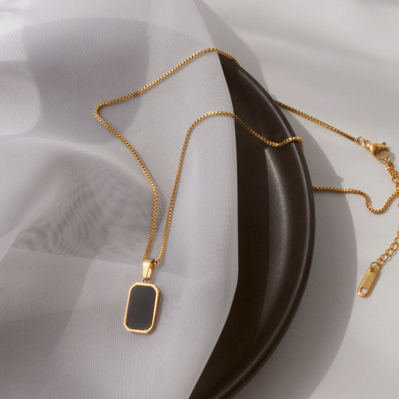 Kalung Huruf Kotak Hitam Pembawa Keberuntungan - Emas 18K Stainless Steel Anti Kusam - 我的商店
