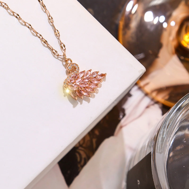 Kalung Wanita Angsa Merah Muda - Stainless Steel Lapis Emas 18K, Tidak Kusam, Elegan & Cocok untuk Hadiah Mewah! - 我的商店