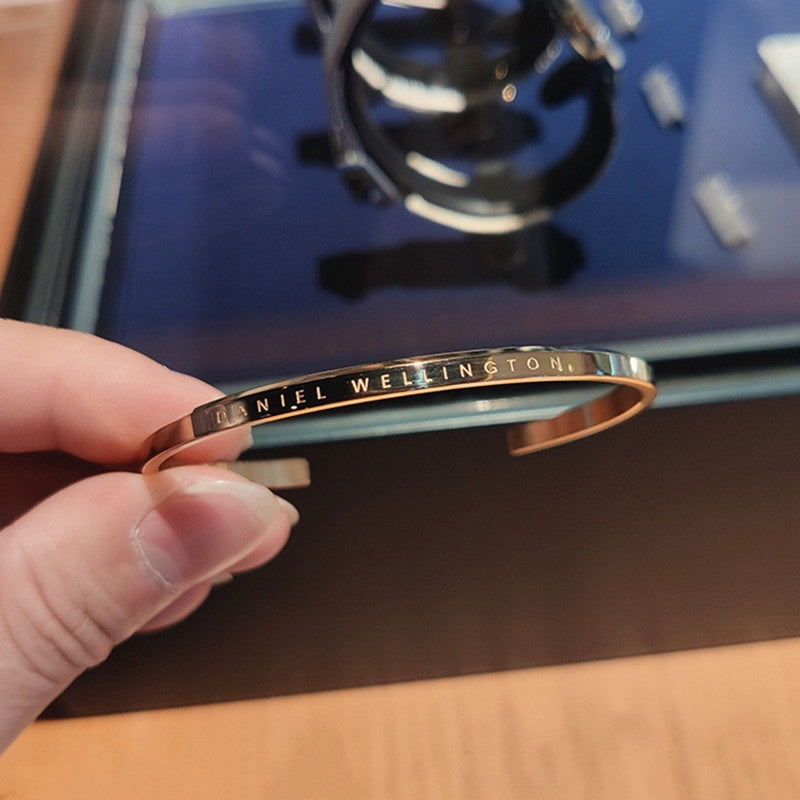 DW Gelang Pasangan Vintage - Stainless Steel Lapis Emas, Tidak Kusam, Elegan & Cocok untuk Hadiah! - 我的商店