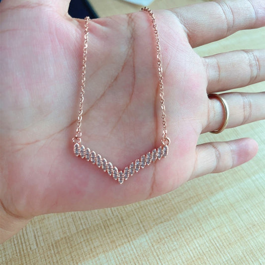 Kalung Wanita V Berlian - Stainless Steel Lapis Emas, Tidak Kusam, Elegan & Cocok untuk Hadiah! - 我的商店