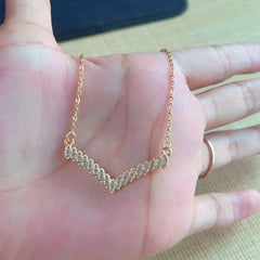 Kalung Wanita V Berlian - Stainless Steel Lapis Emas, Tidak Kusam, Elegan & Cocok untuk Hadiah!