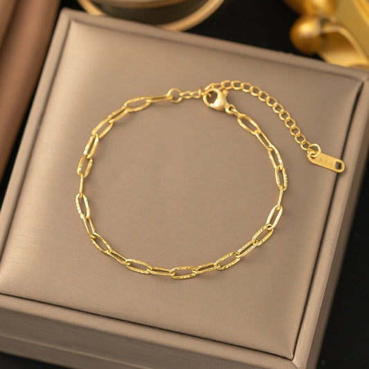 Gelang untuk Wanita dengan Pendant Embossed Buckle Lucky Charm 2025 - Anti Pudar | Aksesoris Perhiasan Hadiah Ulang Tahun - 我的商店
