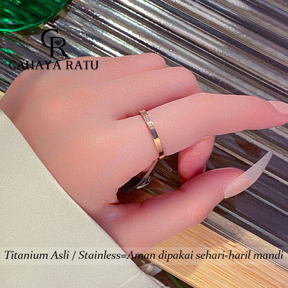 Cincin Couple Titanium Wanita Permata Satu Berlian Emas 18K Anti Karat Aesthetic Korea Aksesoris Ring